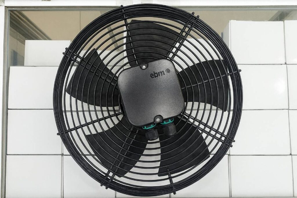 Quạt dàn lạnh EBM S4E300-AP26-53